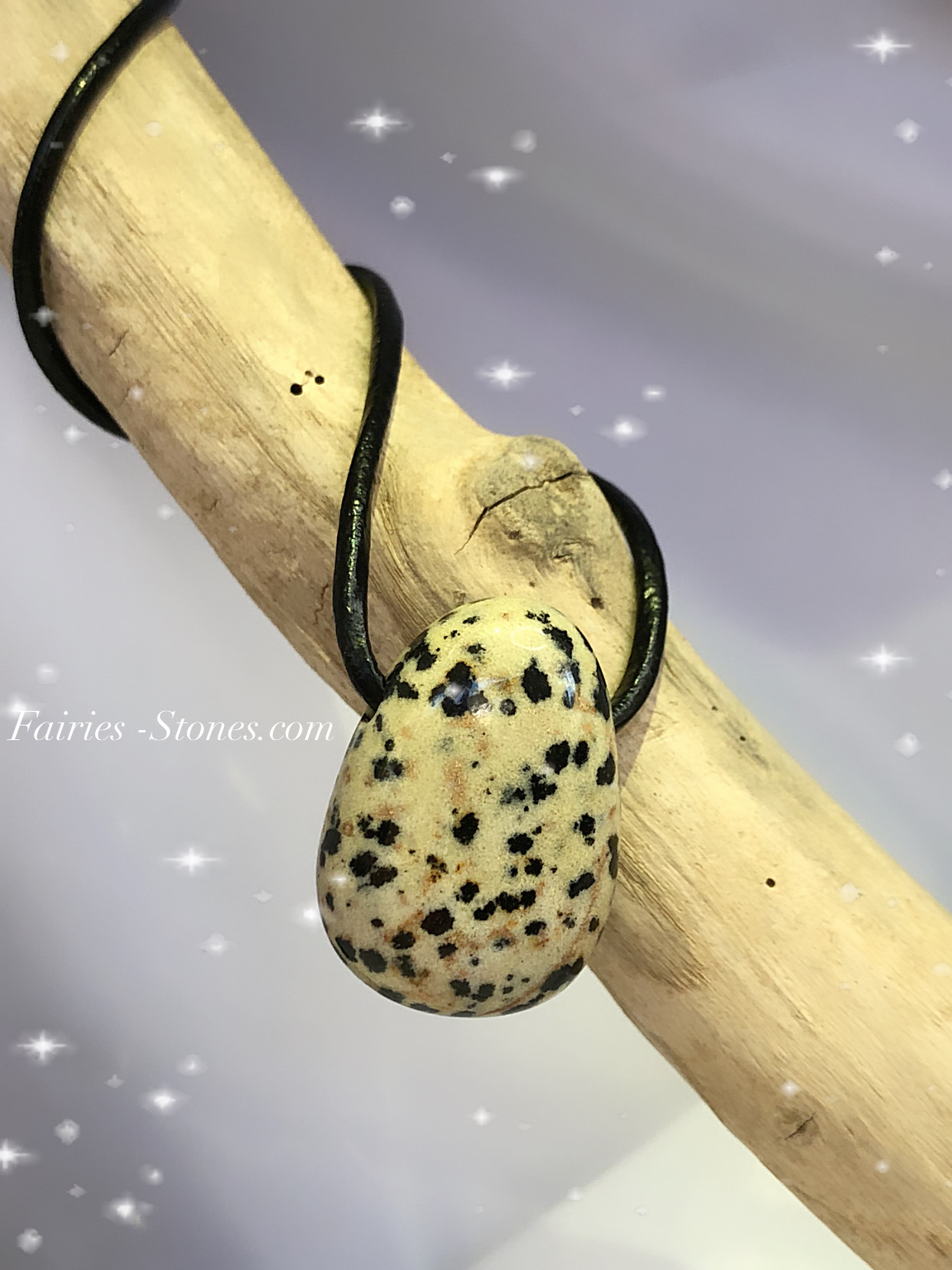 Collier Pierre Percée en Jaspe Dalmatien – L’Endurante.