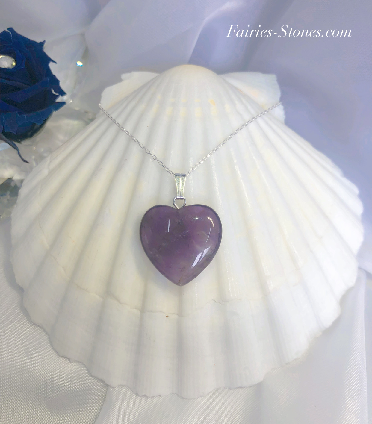 Collier Petit Coeur en Améthyste – L’Amoureux Mauve.