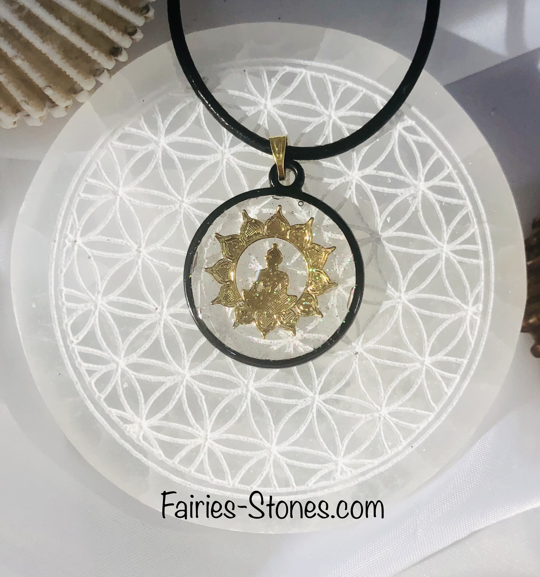 Pendentif Le Bouddha Lotus – La Puissance d’un Symbole.