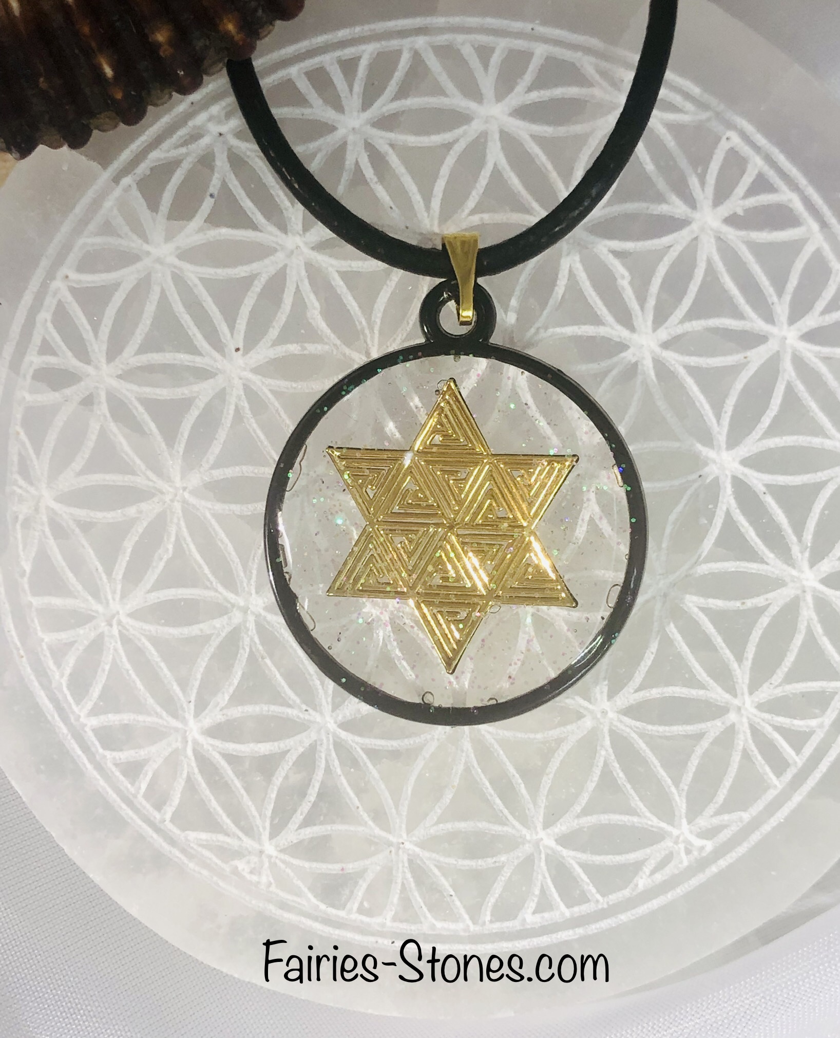 Pendentif L’Etoile Labyrinthe – La Puissance d’un Symbole.