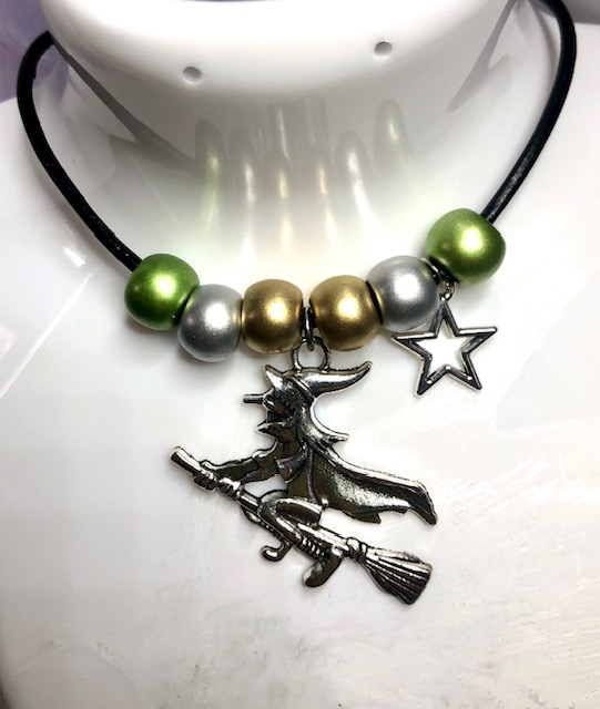 Collier Pendentif Sorcière